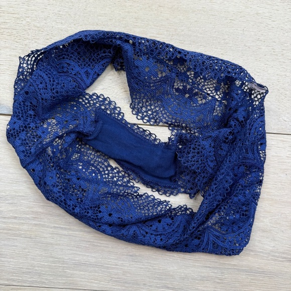 Victoria’s Secret Lace Women's Intimates in Navy - Picture 4 of 4